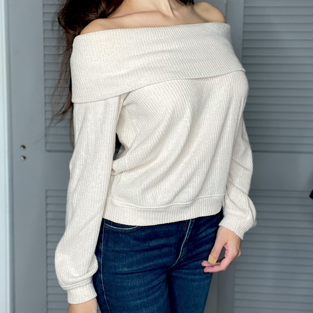 Abercrombie Off the Shoulder Sweater Cream Ribbed Soft, Small